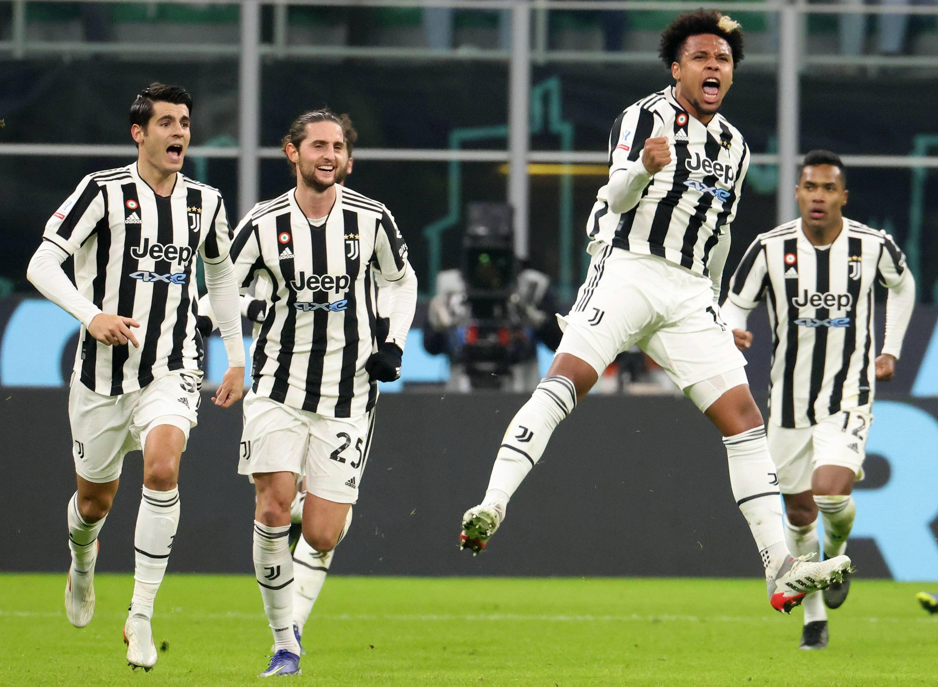 记者：赫伊森等5名后卫缺席皇马训练，阿森西奥遭遇病毒感染（据记者报道，皇马训练赫伊森等5名后卫缺席，阿森西奥感染病毒）