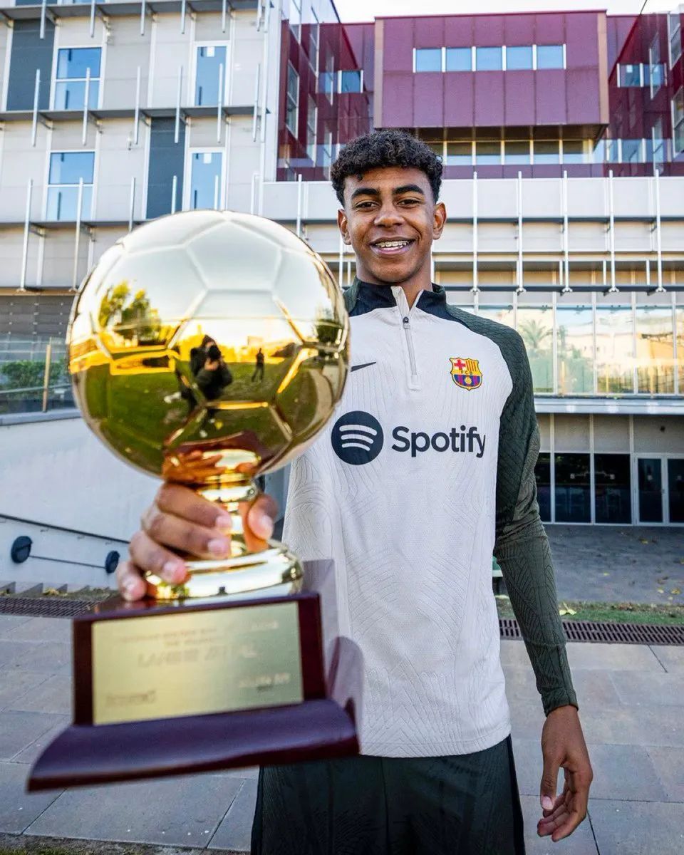 利兹联主场气势如虹，连斩蓝军创26年纪录（利兹联主场强势，连克蓝军刷新26年纪录）