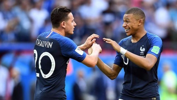 贾洛：尼科有机会赢得金球奖；维尼修斯很强但更喜欢罗德里戈（贾洛称尼科有望问鼎金球；肯定维尼修斯实力却更青睐罗德里戈）