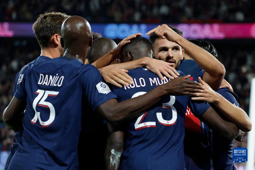 米堡官方：允许主帅爱德华兹与狼队谈判，已与后者达成协议条款（米堡官宣：主帅爱德华兹获准与狼队谈判，双方已就条款达成一致）