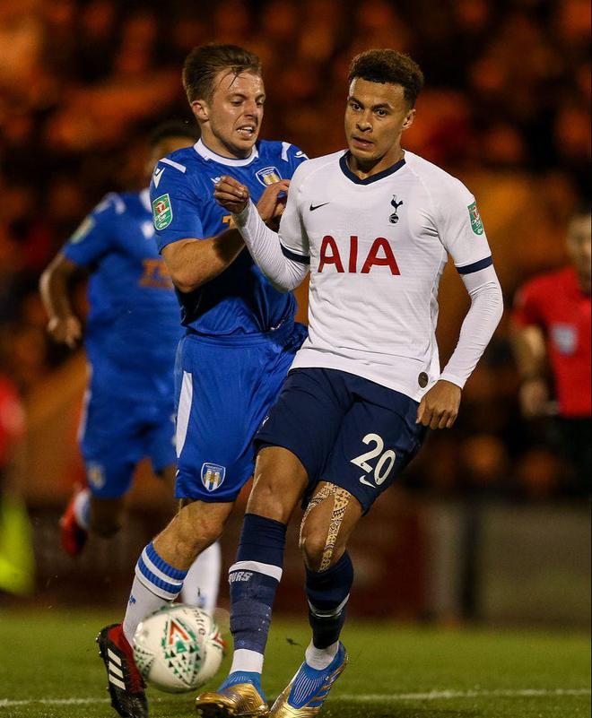 记者：王钰栋身体疲劳已返杭，不参加熊猫杯；多人也有伤病（记者：王钰栋因疲劳已回杭，缺席熊猫杯，多名球员同样带伤）