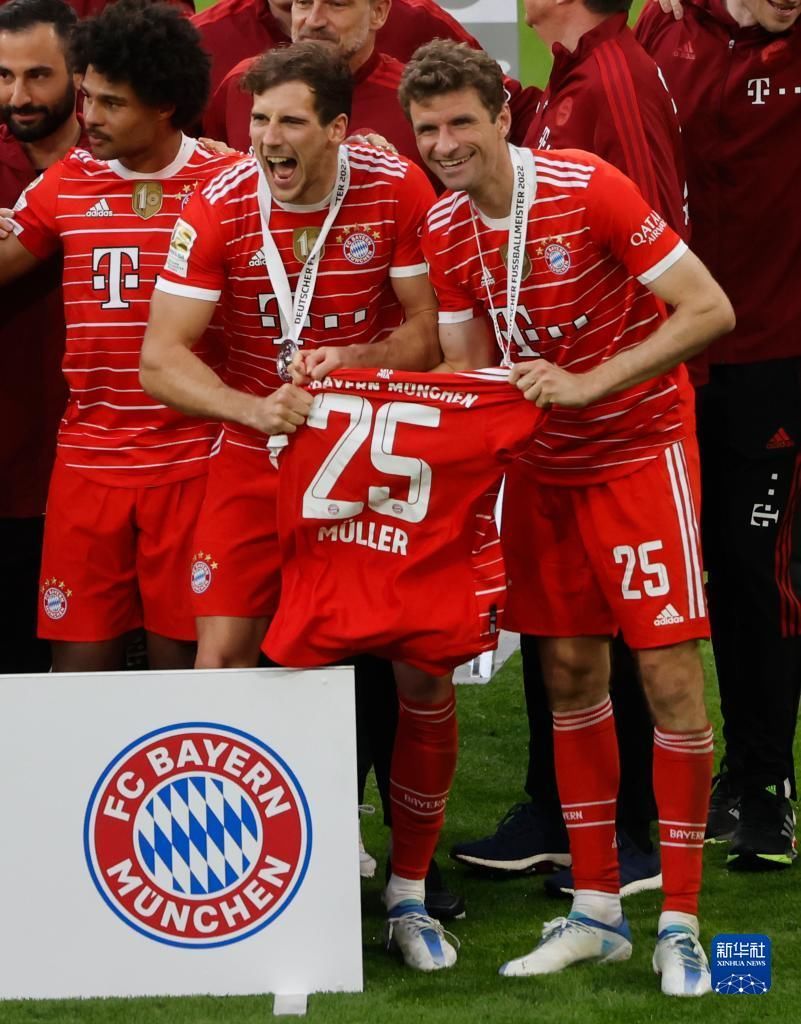 哈登在比赛中超越安东尼，进入NBA历史得分榜前十，成为首位2009届进入前十的球员，距30000分仍需1710分。（哈登超越安东尼跻身NBA历史得分前十，成2009届首人，距3万分还差1710分）