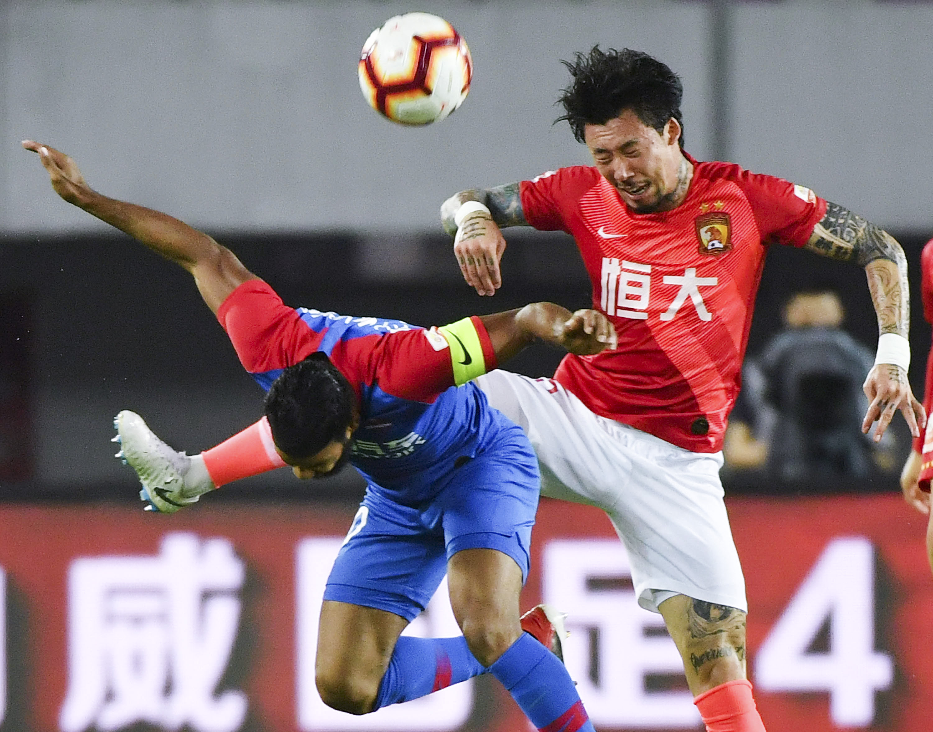 汉堡vs法兰克福：洛孔加、卢卡-武什科维奇首发，堂安律、达胡德出战（汉堡迎战法兰克福：洛孔加、卢卡-武什科维奇先发，堂安律、达胡德登场）