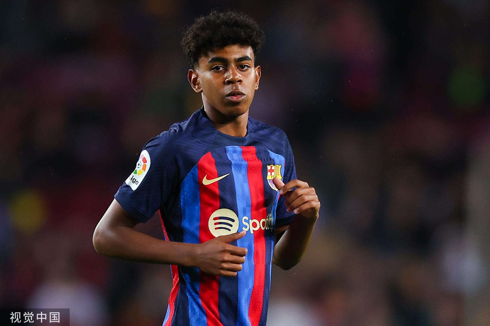 背身列队，拉普拉塔大学生参与此事的球员全体被禁赛两场（因背身列队，拉普拉塔大学生涉事球员被集体禁赛两场）